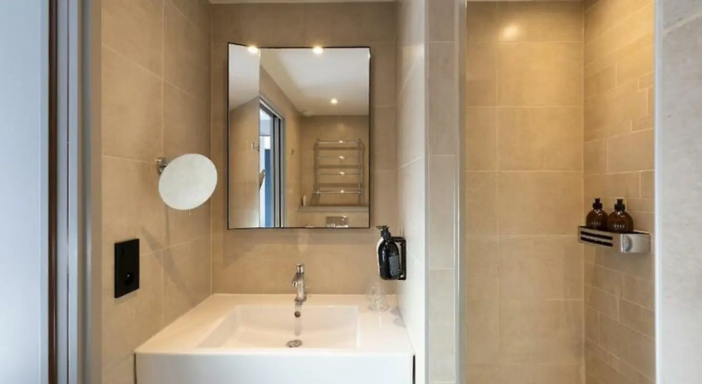 Hôtel Le 10 BIS Badezimmer