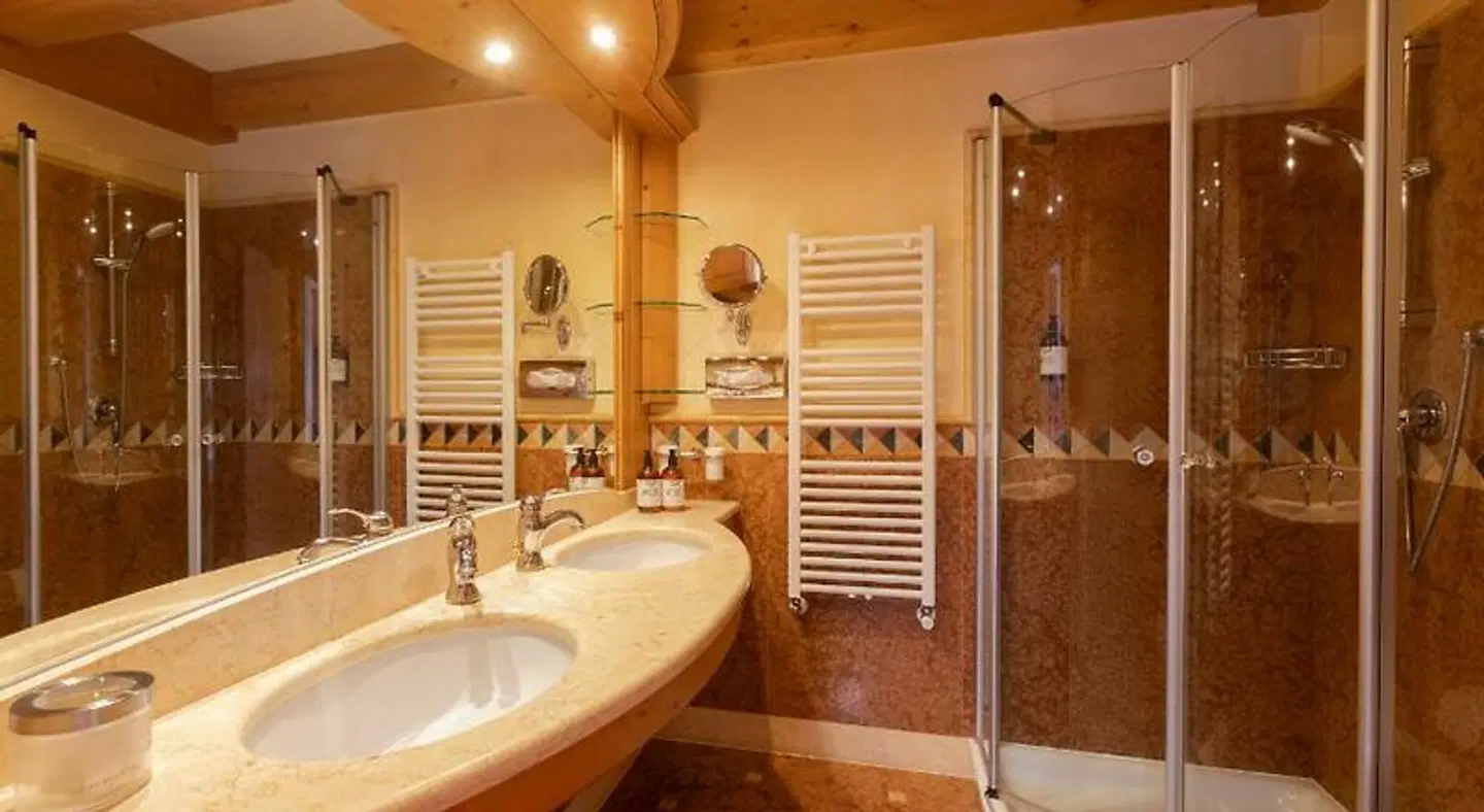 Lagorai Resort & Spa Badezimmer