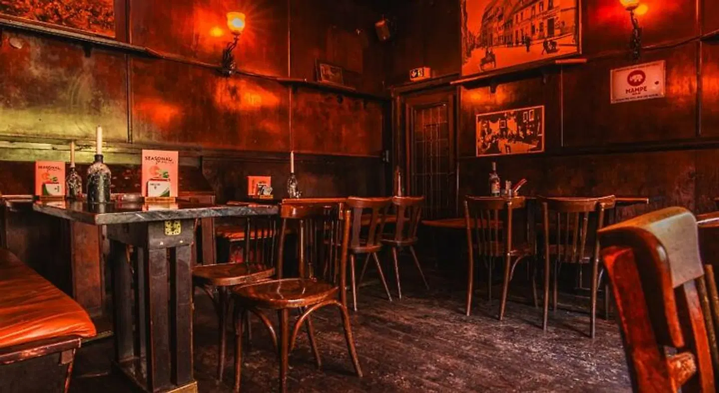 Ballhaus Berlin Hostel Bar