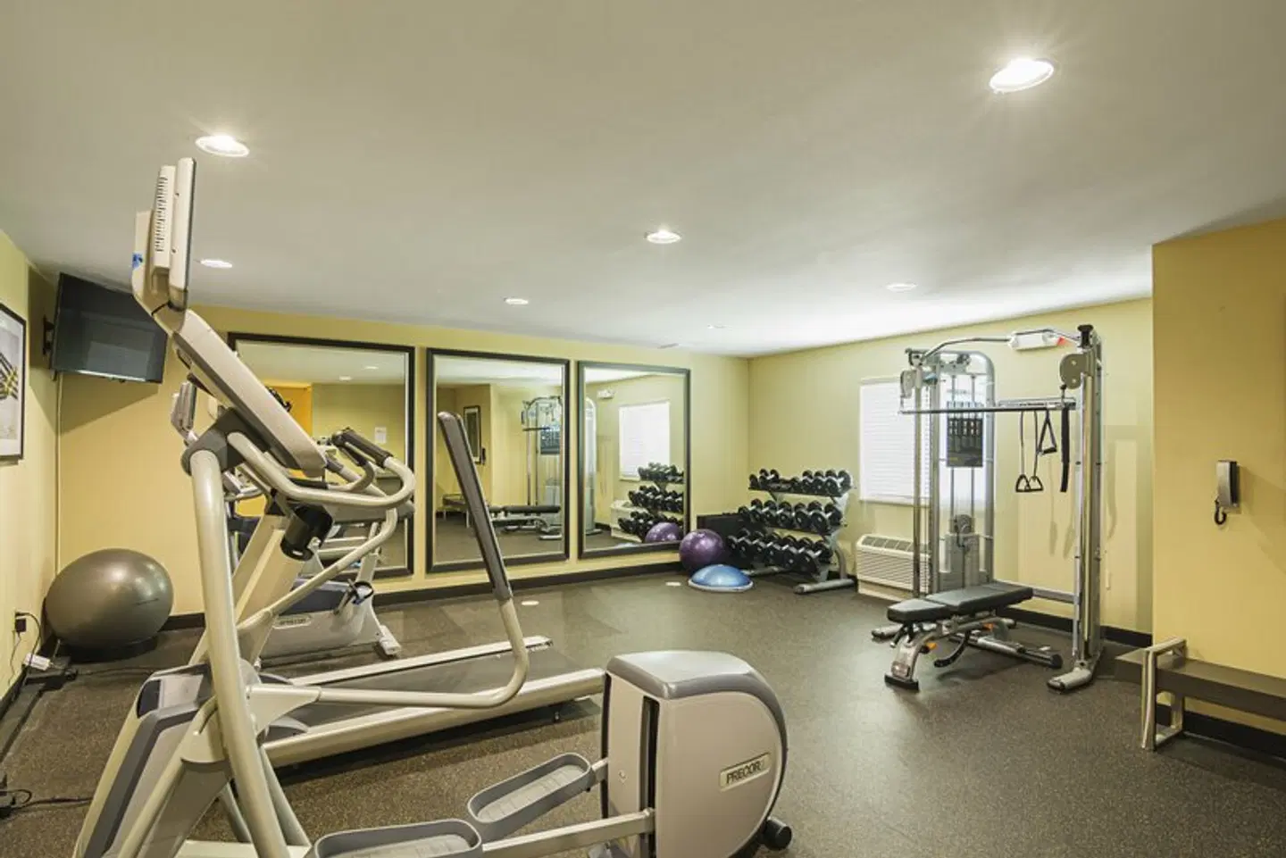 Candlewood Suites Pensacola - University Area by IHG SPORTS_AND_LEISURE