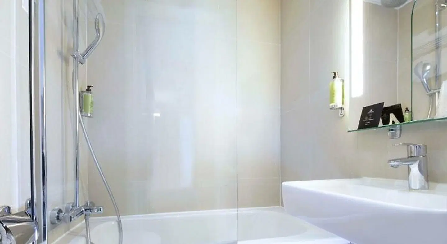 Emeraude Plaza Etoile Badezimmer
