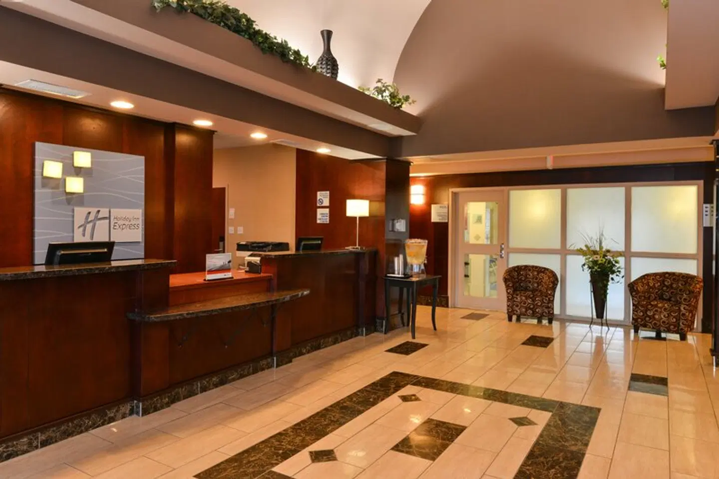 Holiday Inn Express & Suites Edmonton North by IHG LOUNGE_LOBBY