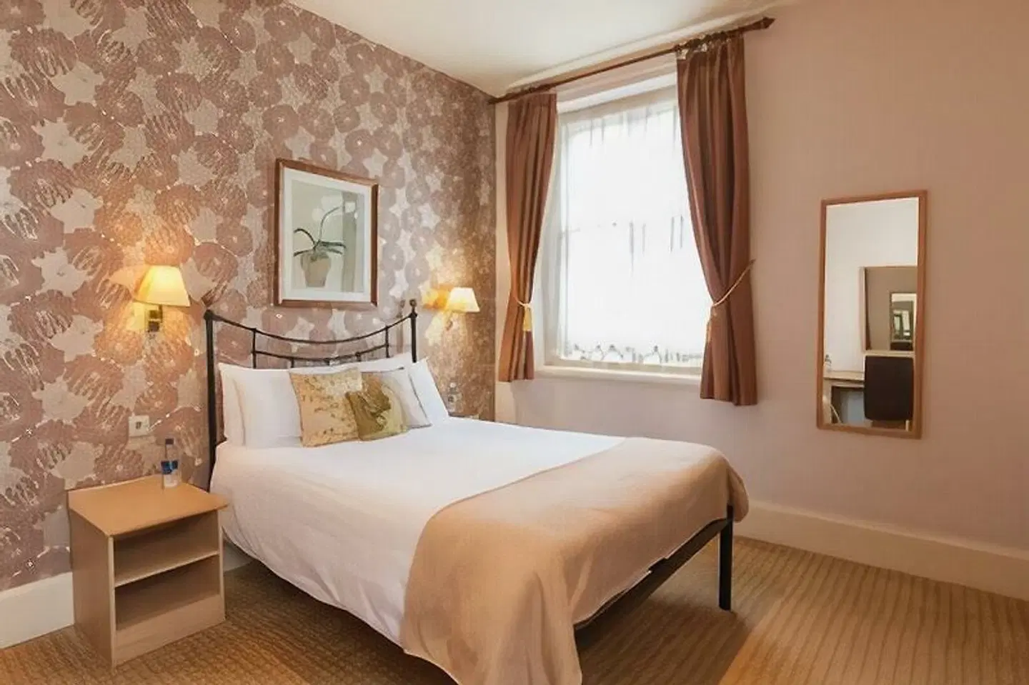 Grouse & Claret by Marston's Inns ROOM_EXAMPLE
