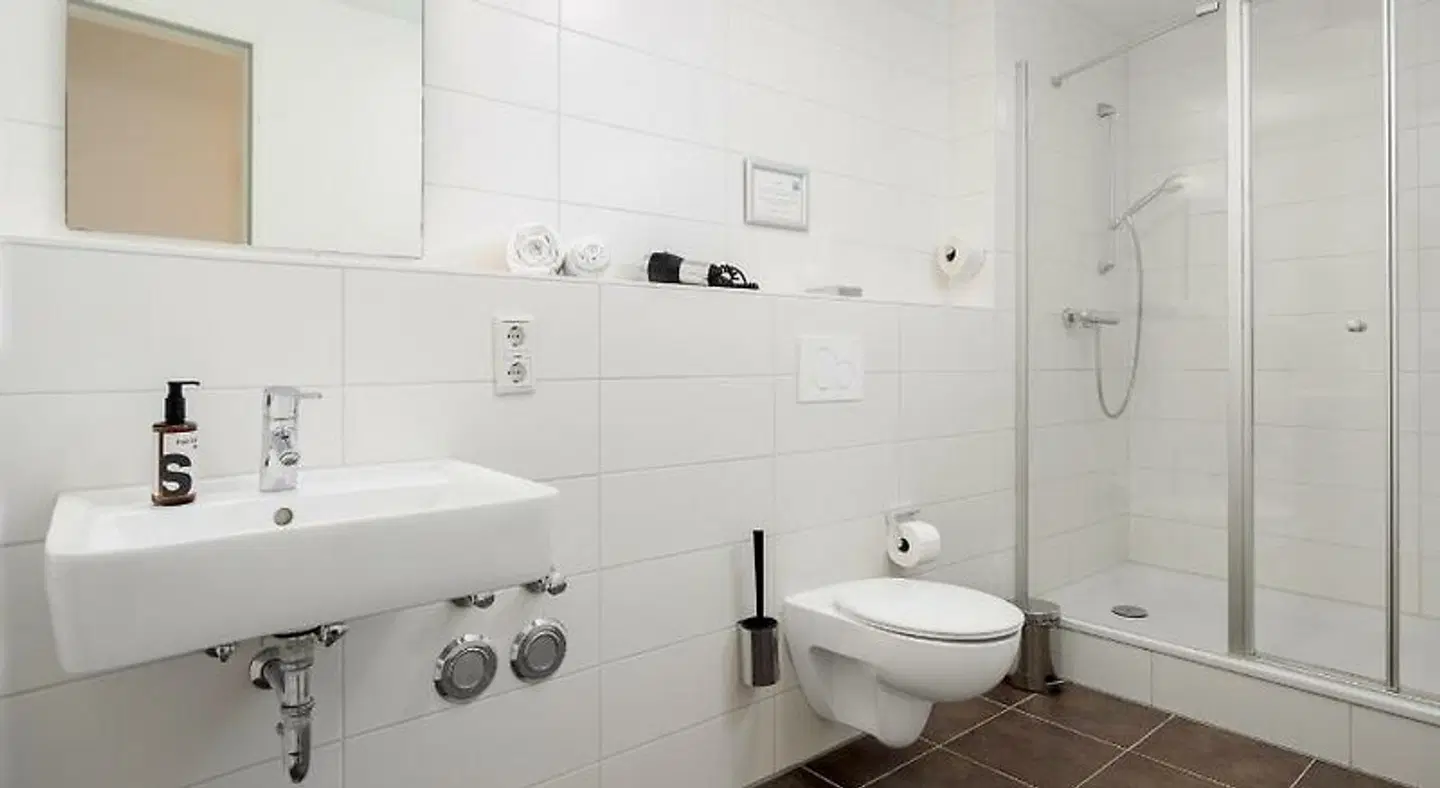 SMARTments business HAMBURG AUSSENALSTER Badezimmer