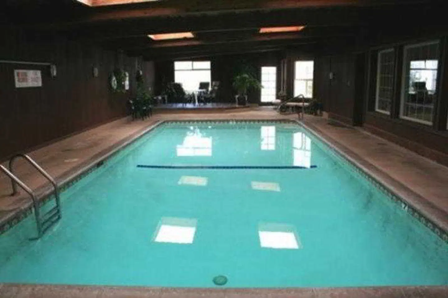 Sands by the Sea Motel OUTDOOR_POOL