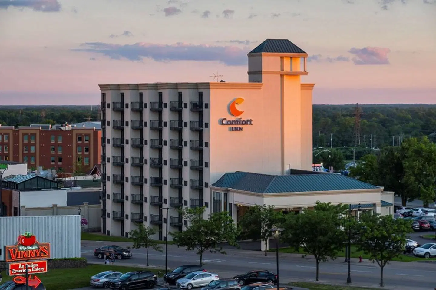 Comfort Inn Fallsview EXTERIOR