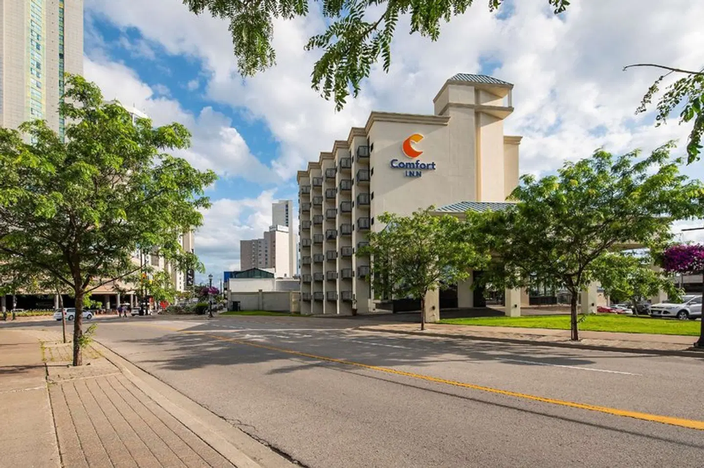 Comfort Inn Fallsview EXTERIOR
