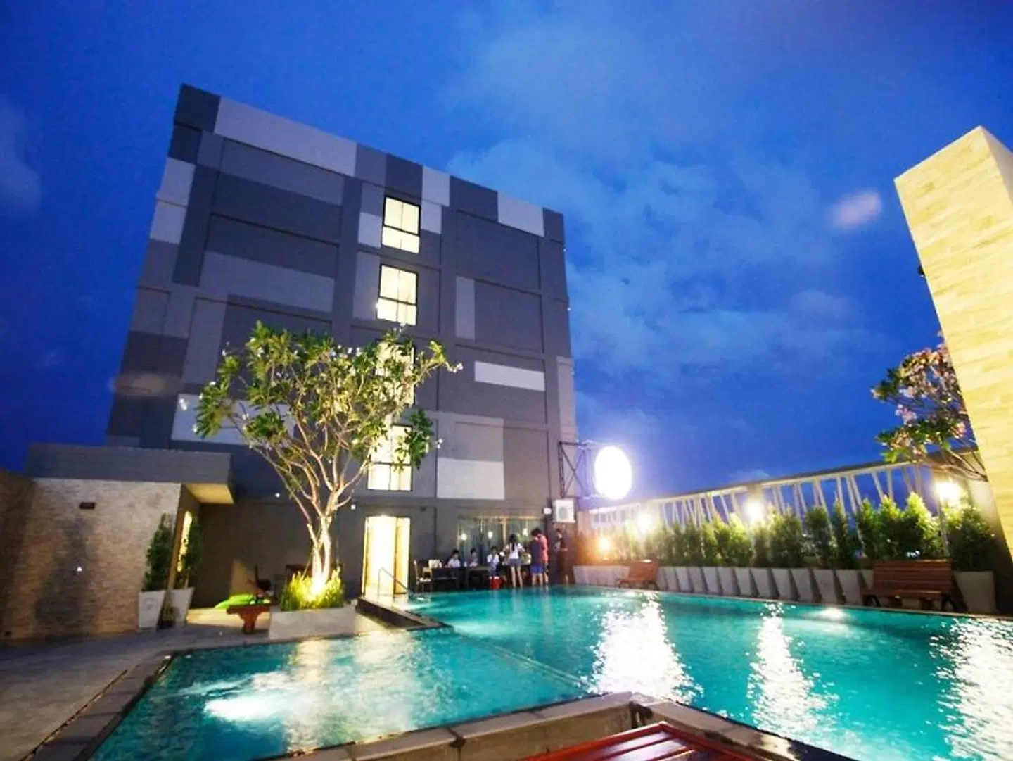 Memo Suite Pattaya OUTDOOR_POOL