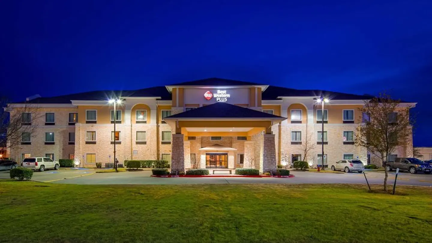 Best Western Plus Christopher Inn & Suites EXTERIOR
