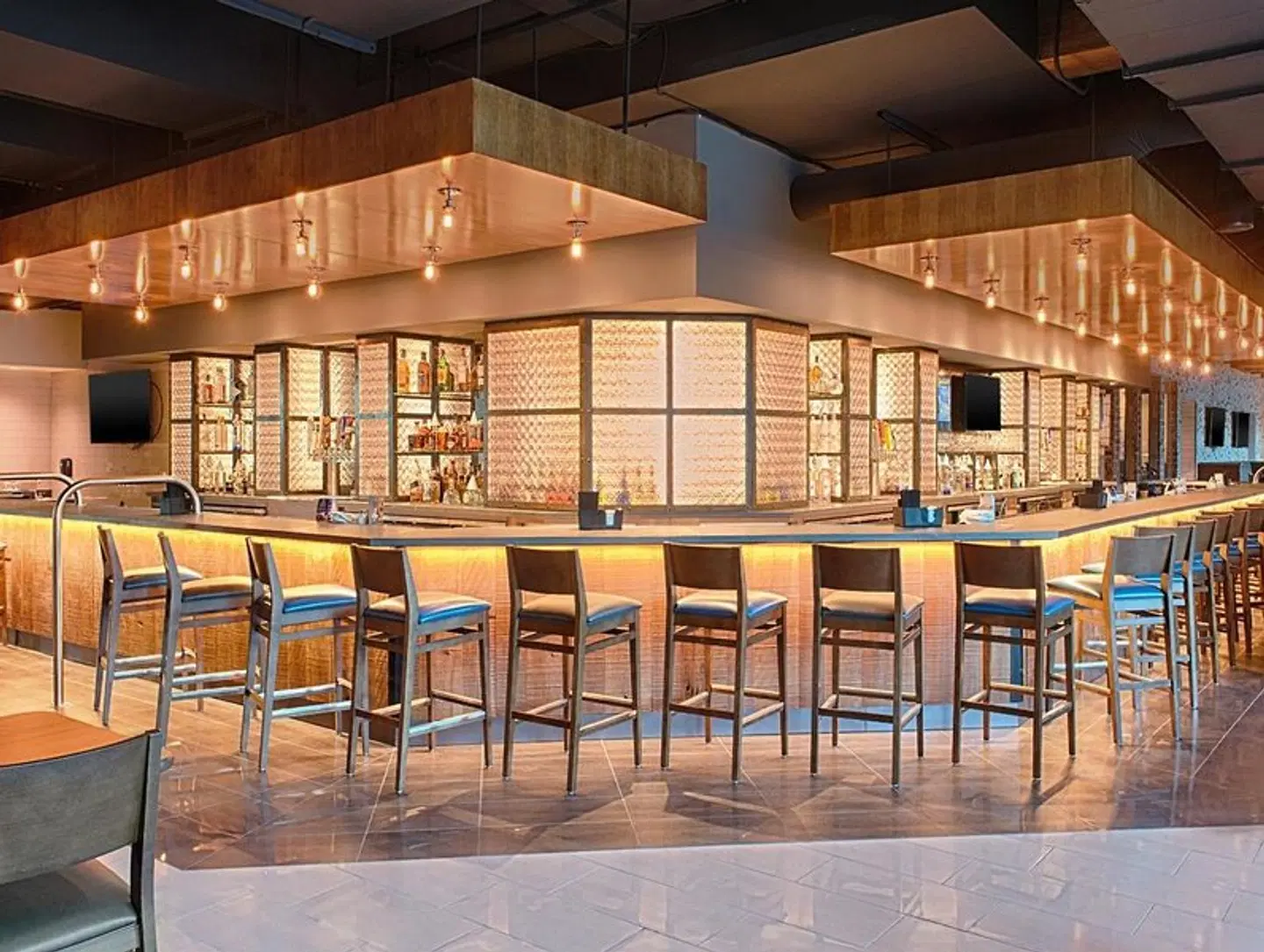 Sheraton Mesa Hotel at Wrigleyville West Bar