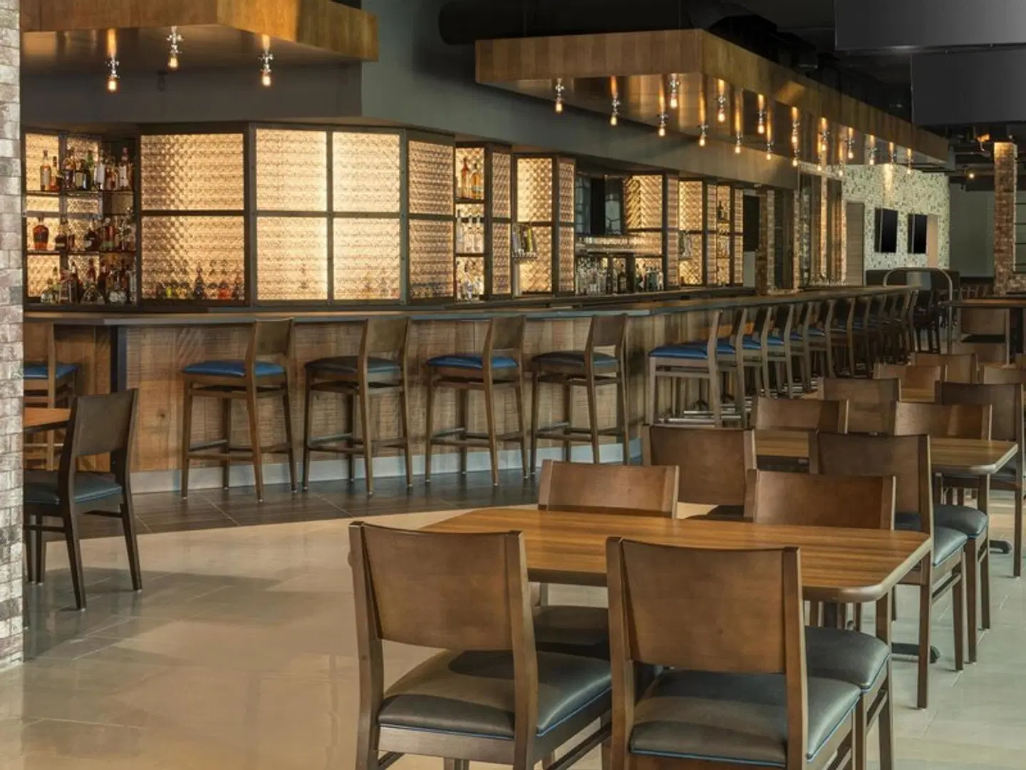 Sheraton Mesa Hotel at Wrigleyville West Bar