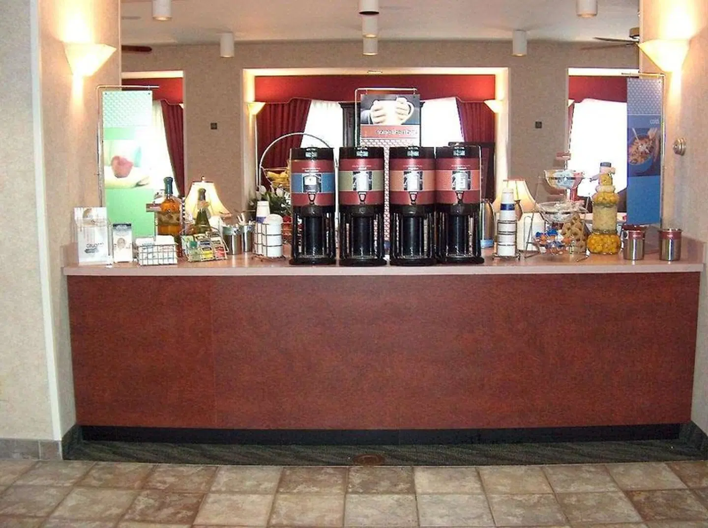 Hampton Inn Columbus-Airport Bar