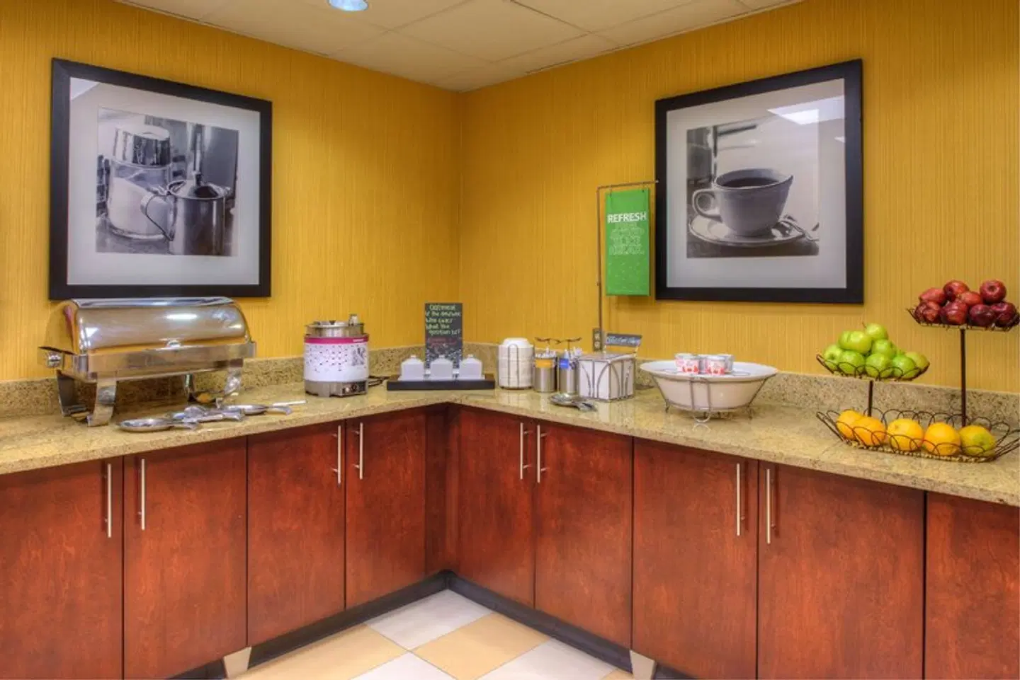 Hampton Inn & Suites Ontario ROOM_EXAMPLE