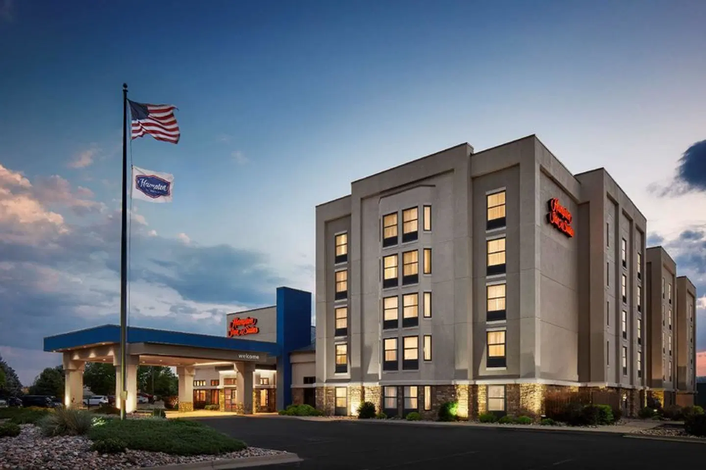 Hampton Inn & Suites Pueblo-Southgate EXTERIOR