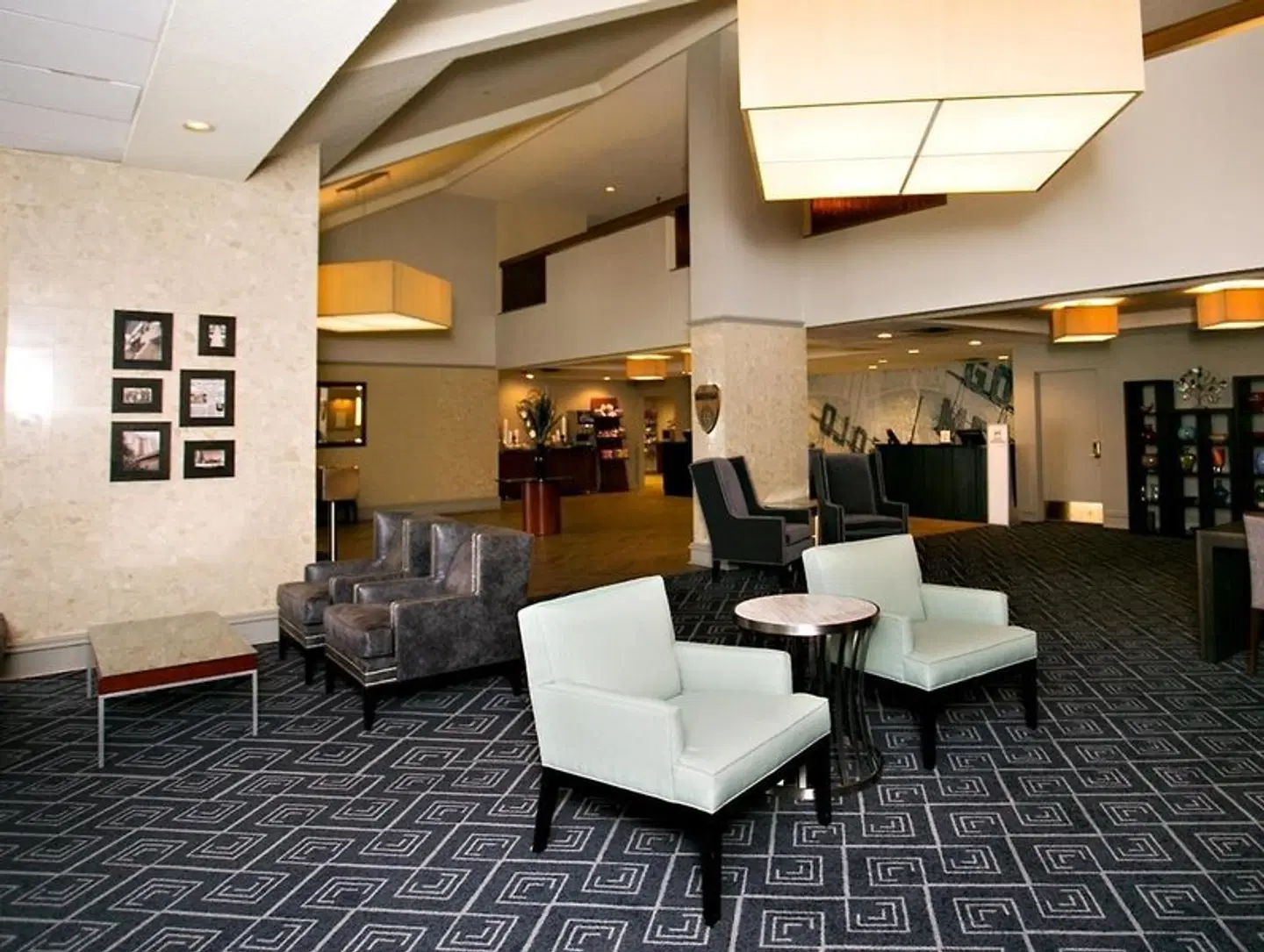 DoubleTree by Hilton Hotel Minneapolis - Park Place LOUNGE_LOBBY