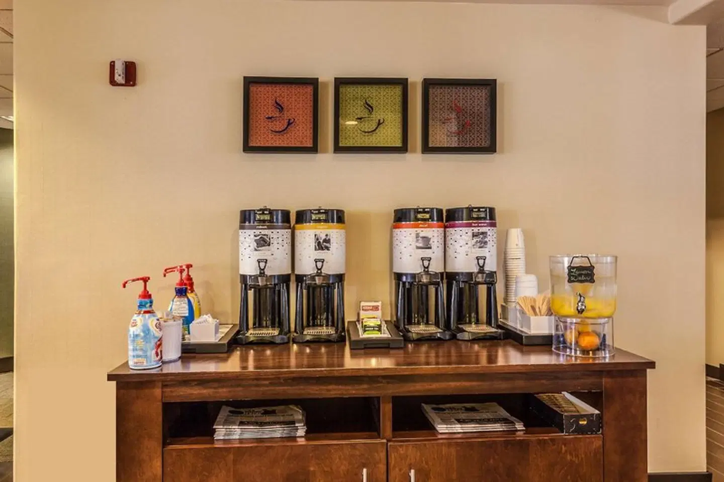 Hampton Inn Colorado Springs-Airport Bar