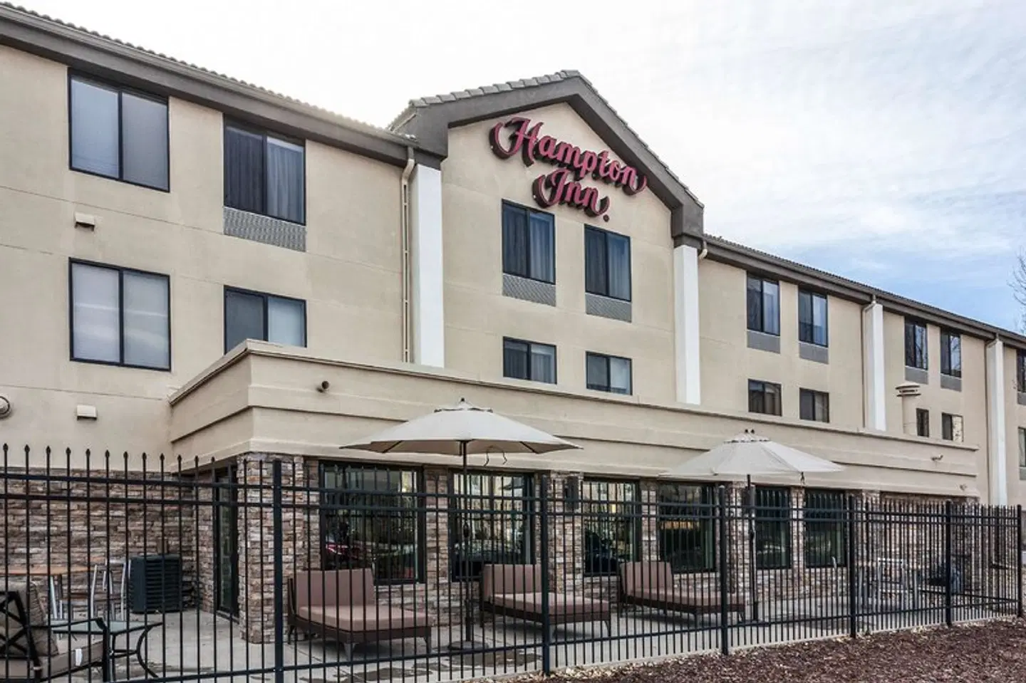 Hampton Inn Colorado Springs-Airport EXTERIOR