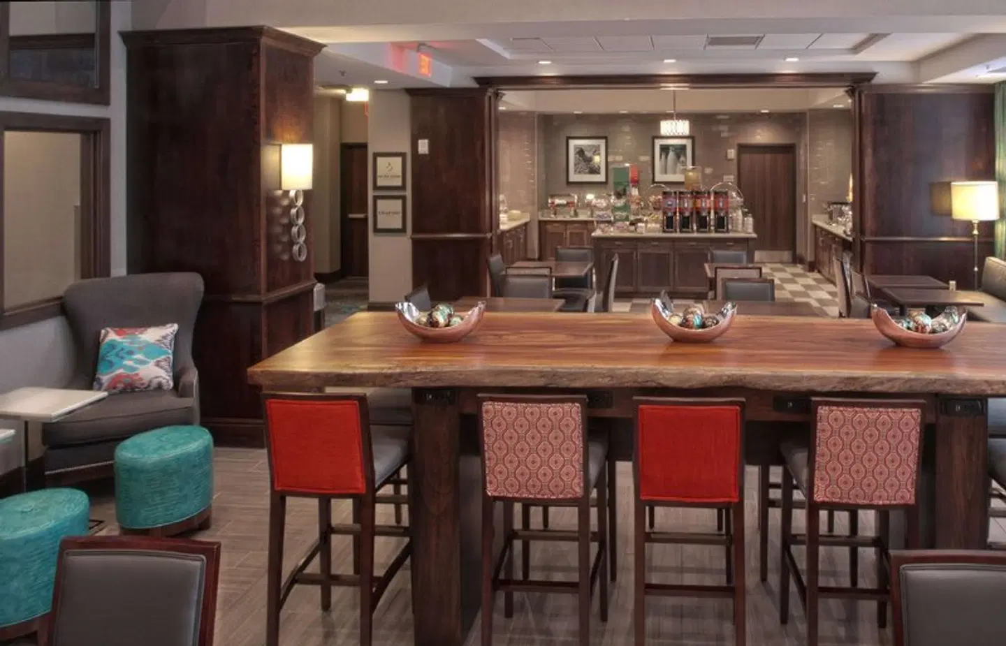 Hampton Inn & Suites Columbus/University Area Bar
