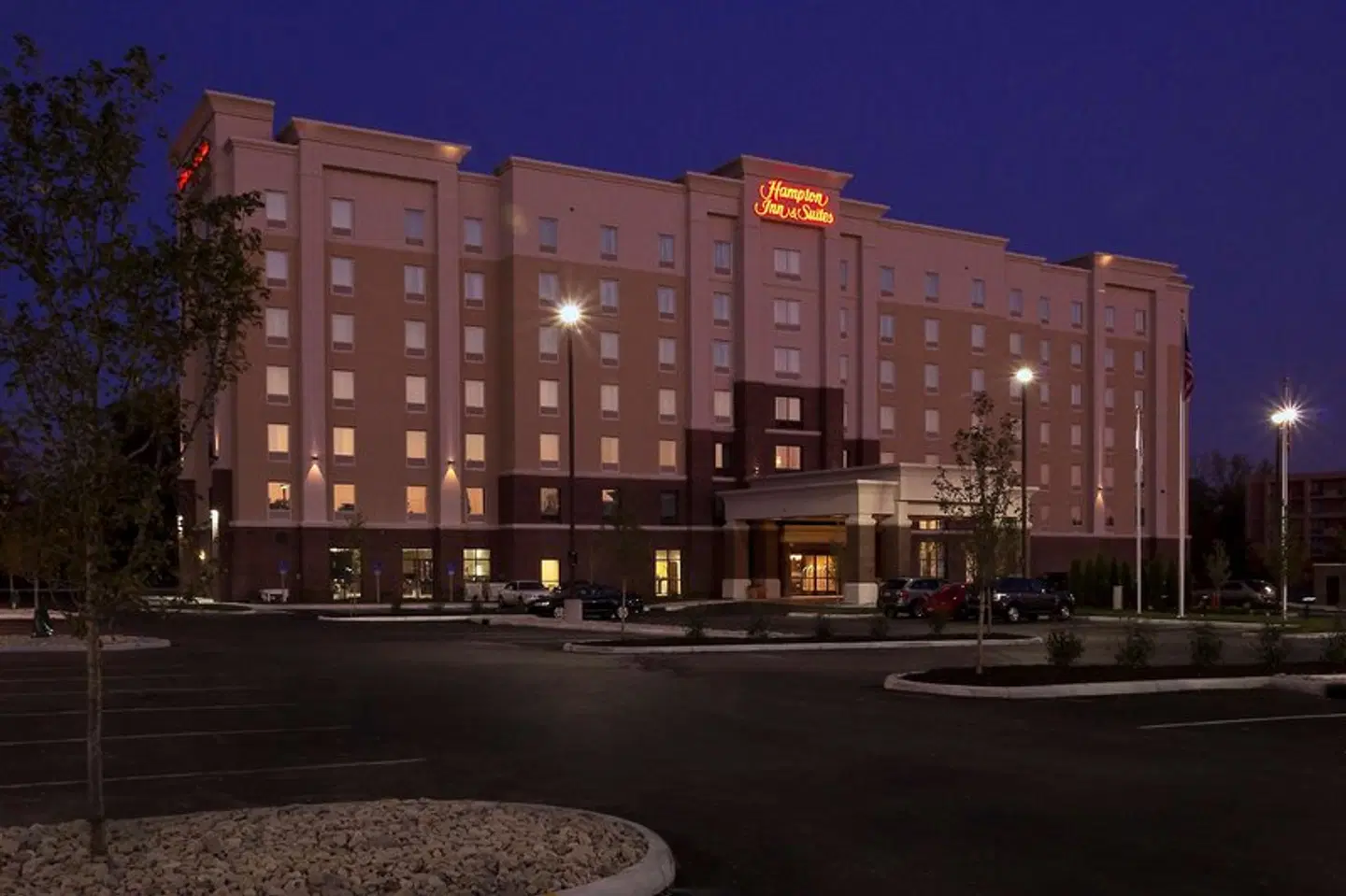 Hampton Inn & Suites Columbus/University Area EXTERIOR