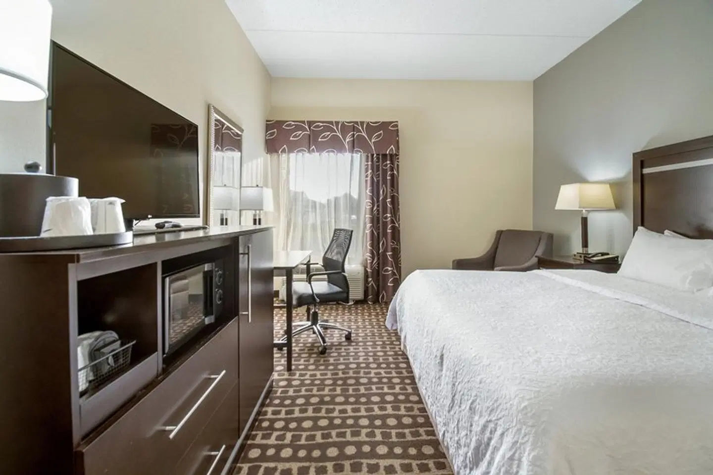Hampton Inn West ROOM_EXAMPLE