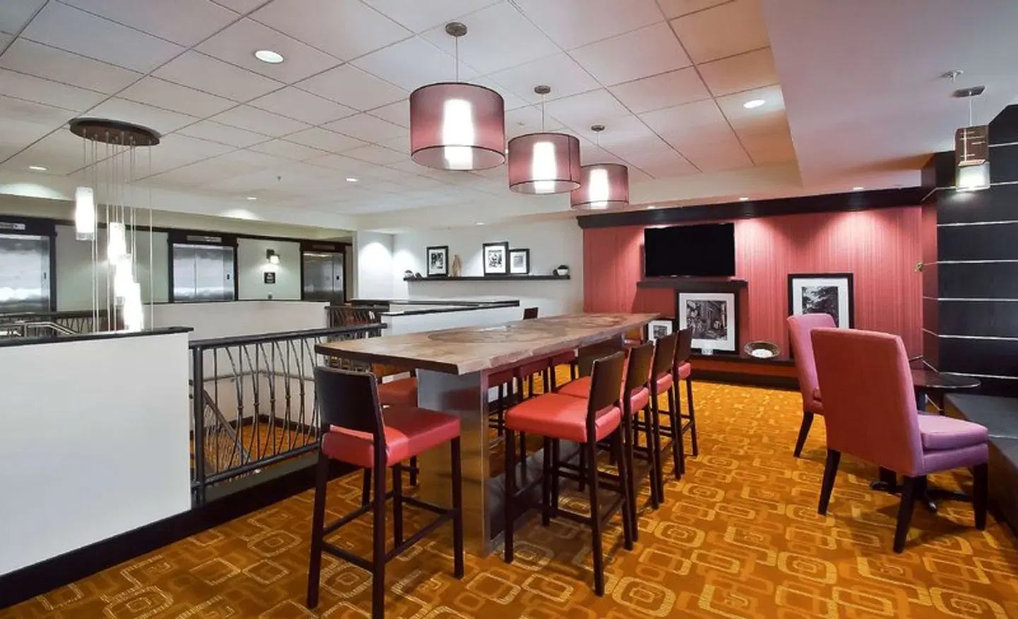Hampton Inn & Suites Columbus-Downtown, Ohio Bar