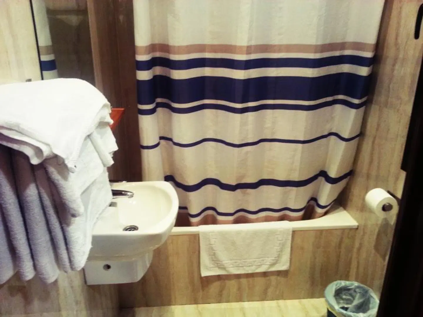 Hostal Avenida Badezimmer