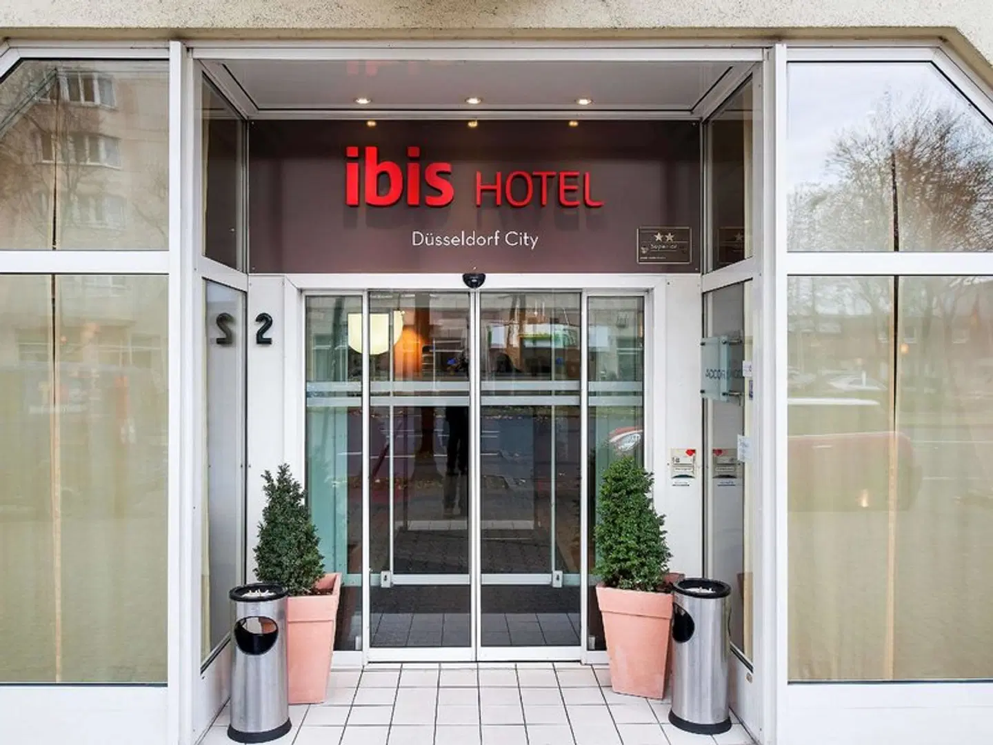 B&B Hotel Düsseldorf-Hbf EXTERIOR