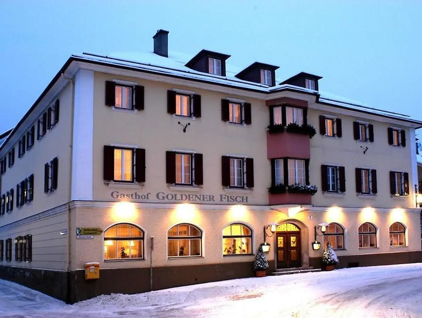 Goldener Fisch EXTERIOR