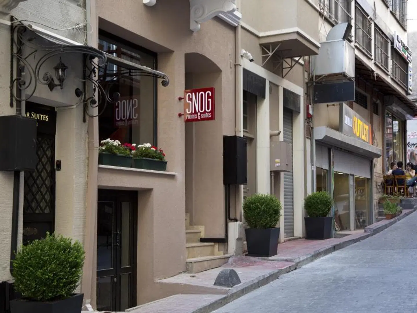 Snog Rooms & Suites EXTERIOR
