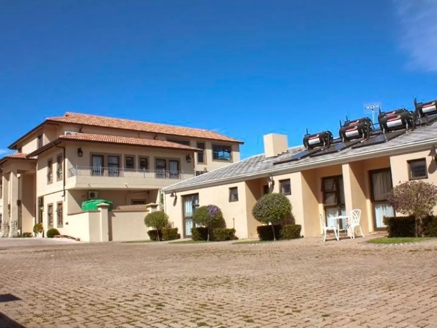 Balmoral Lodge EXTERIOR