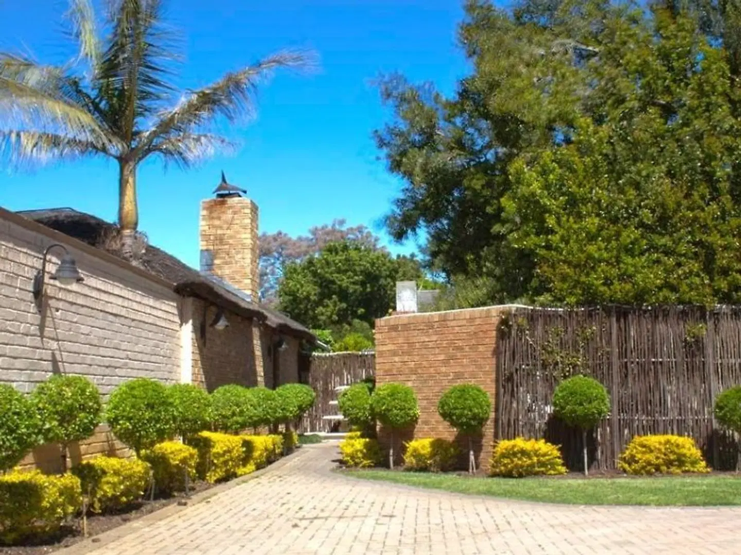 Balmoral Lodge EXTERIOR