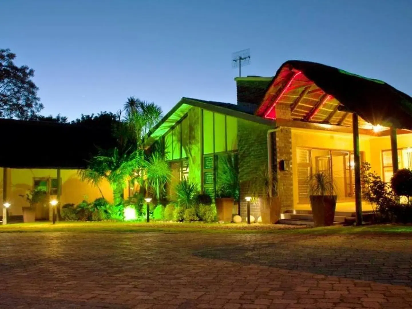 Balmoral Lodge EXTERIOR