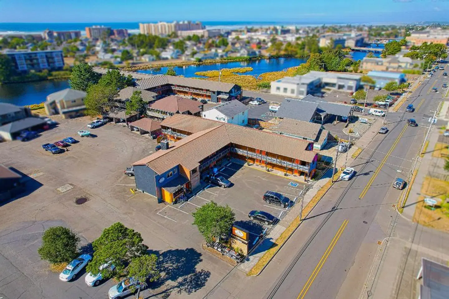 Coast River Inn by OYO Seaside EXTERIOR