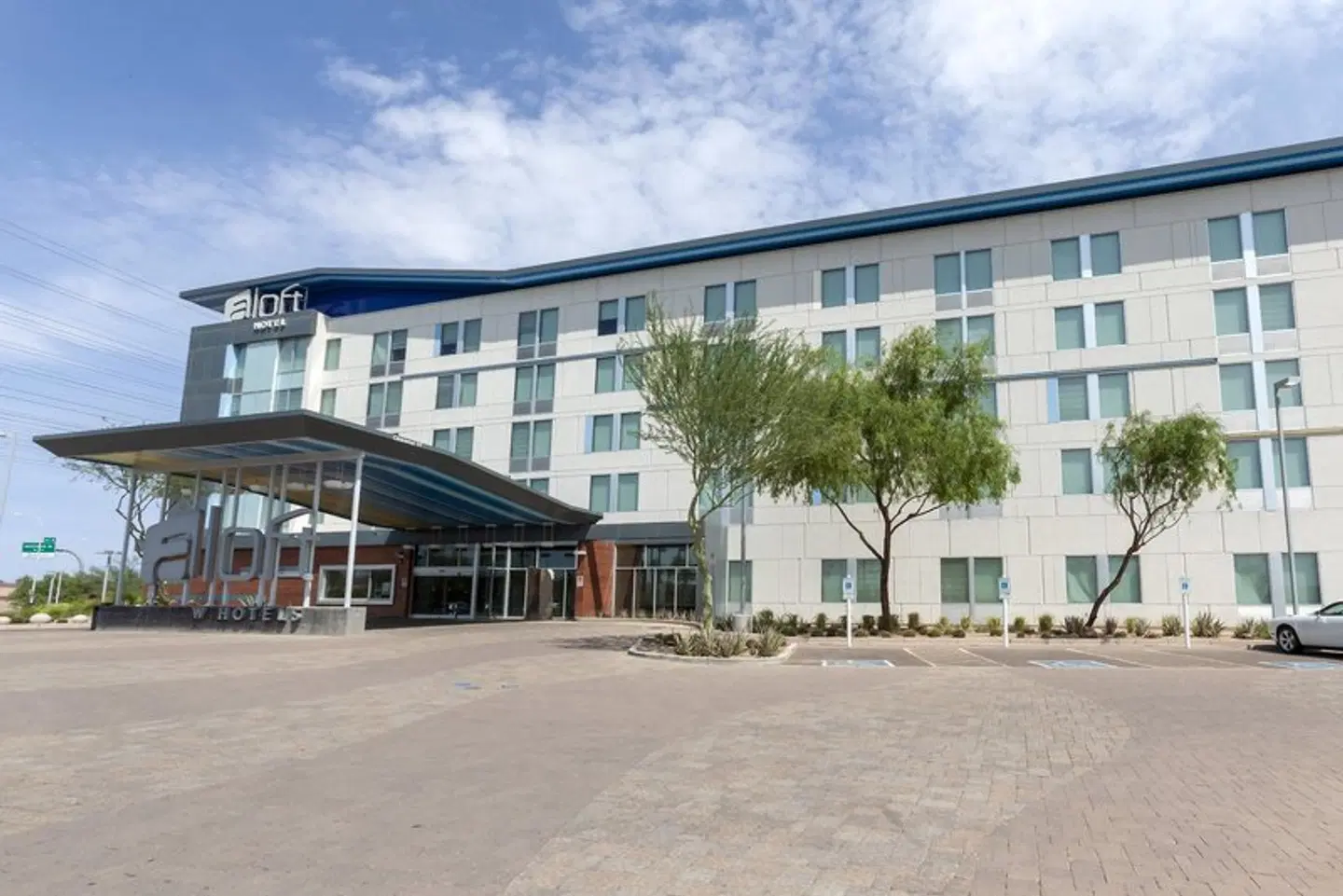 Aloft Tempe EXTERIOR