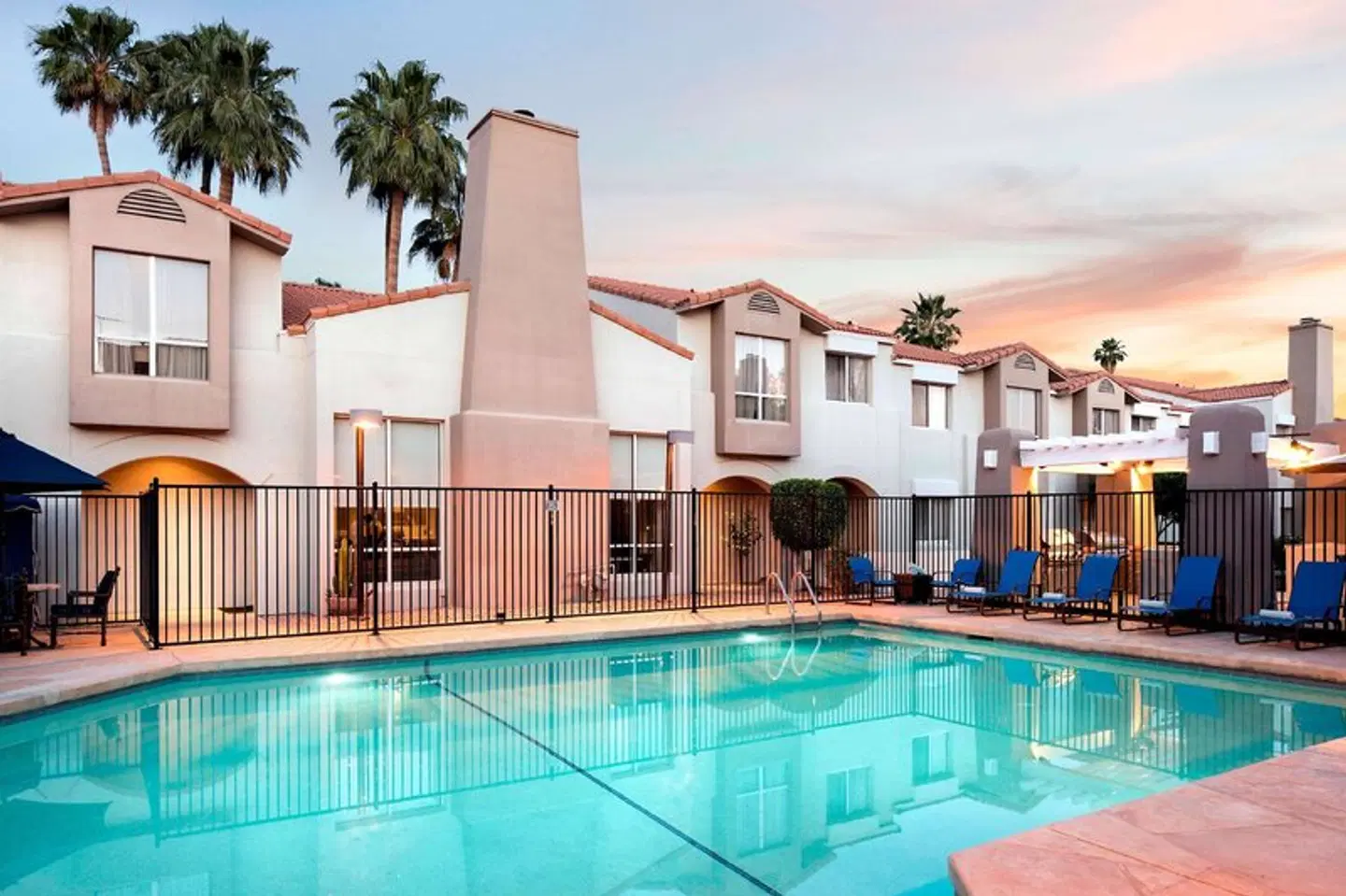 Sonesta ES Suites Scottsdale Paradise Valley OUTDOOR_POOL