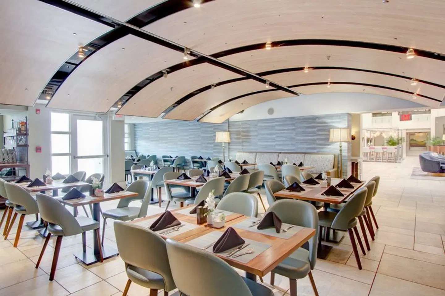 Crowne Plaza Charleston Airport by IHG Restaurant