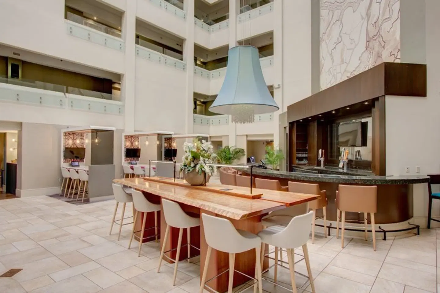 Crowne Plaza Charleston Airport by IHG Bar