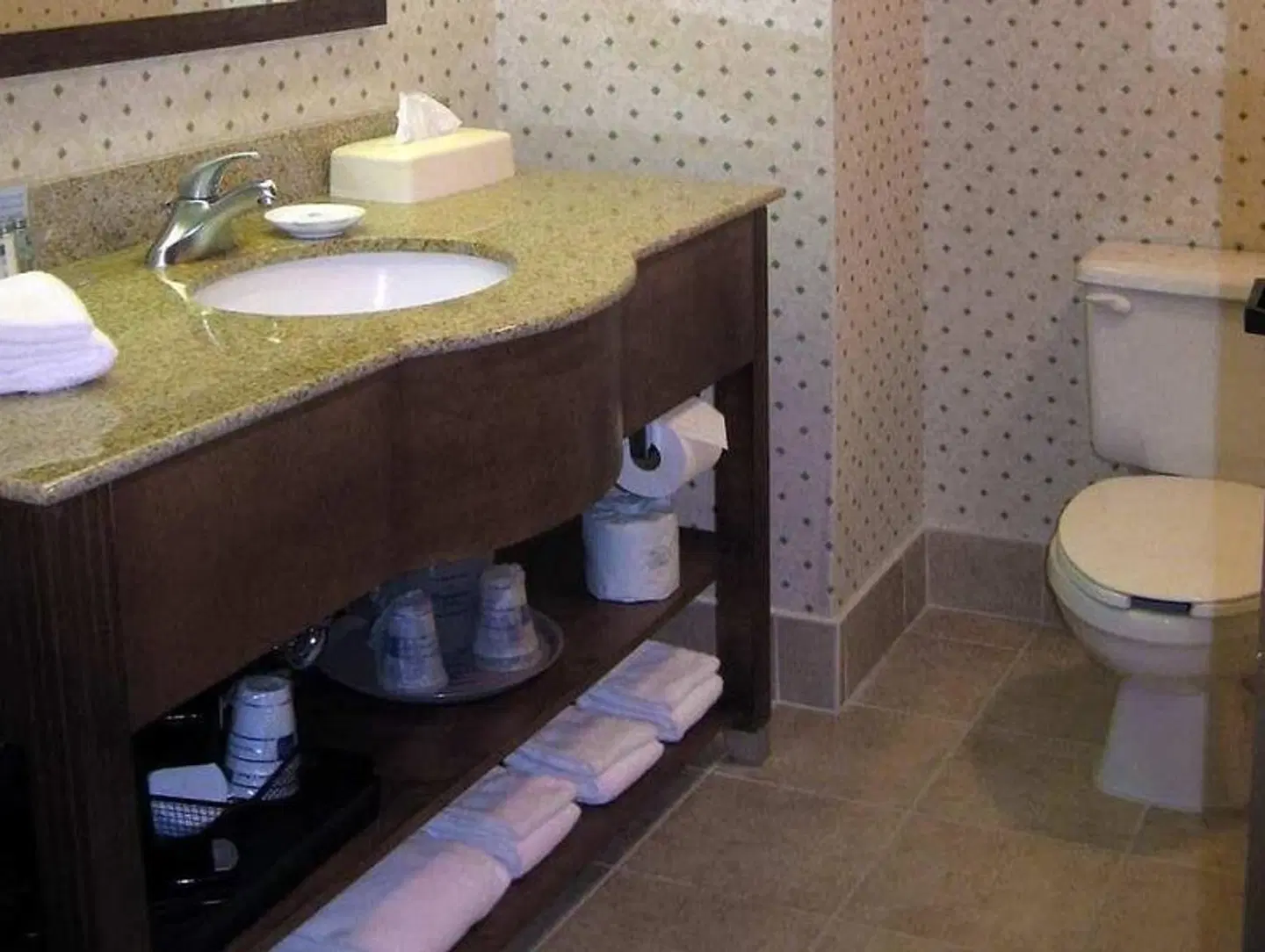 Hampton Inn Cincinnati Kings Island Badezimmer