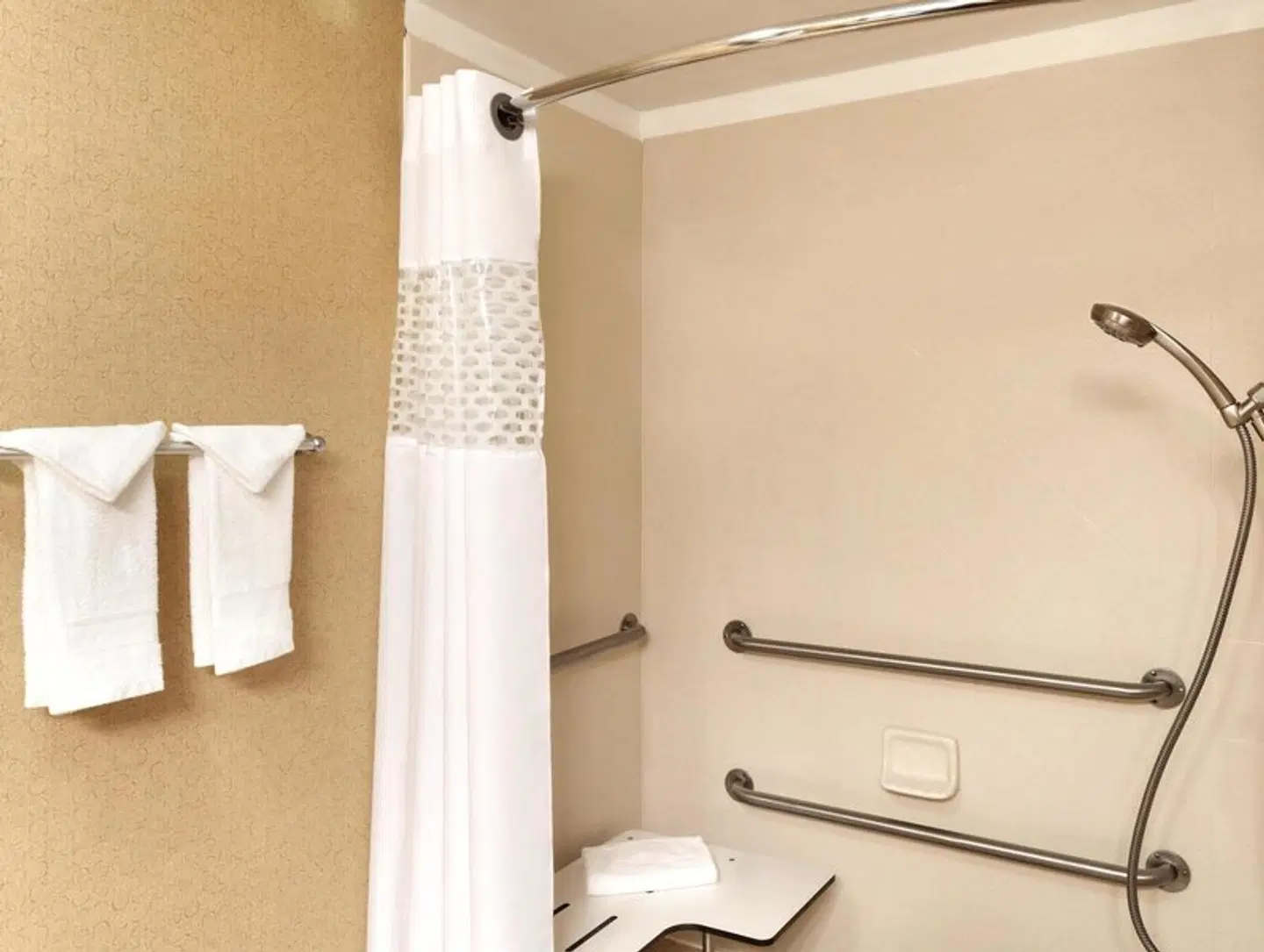 Hampton Inn Cincinnati Kings Island Badezimmer