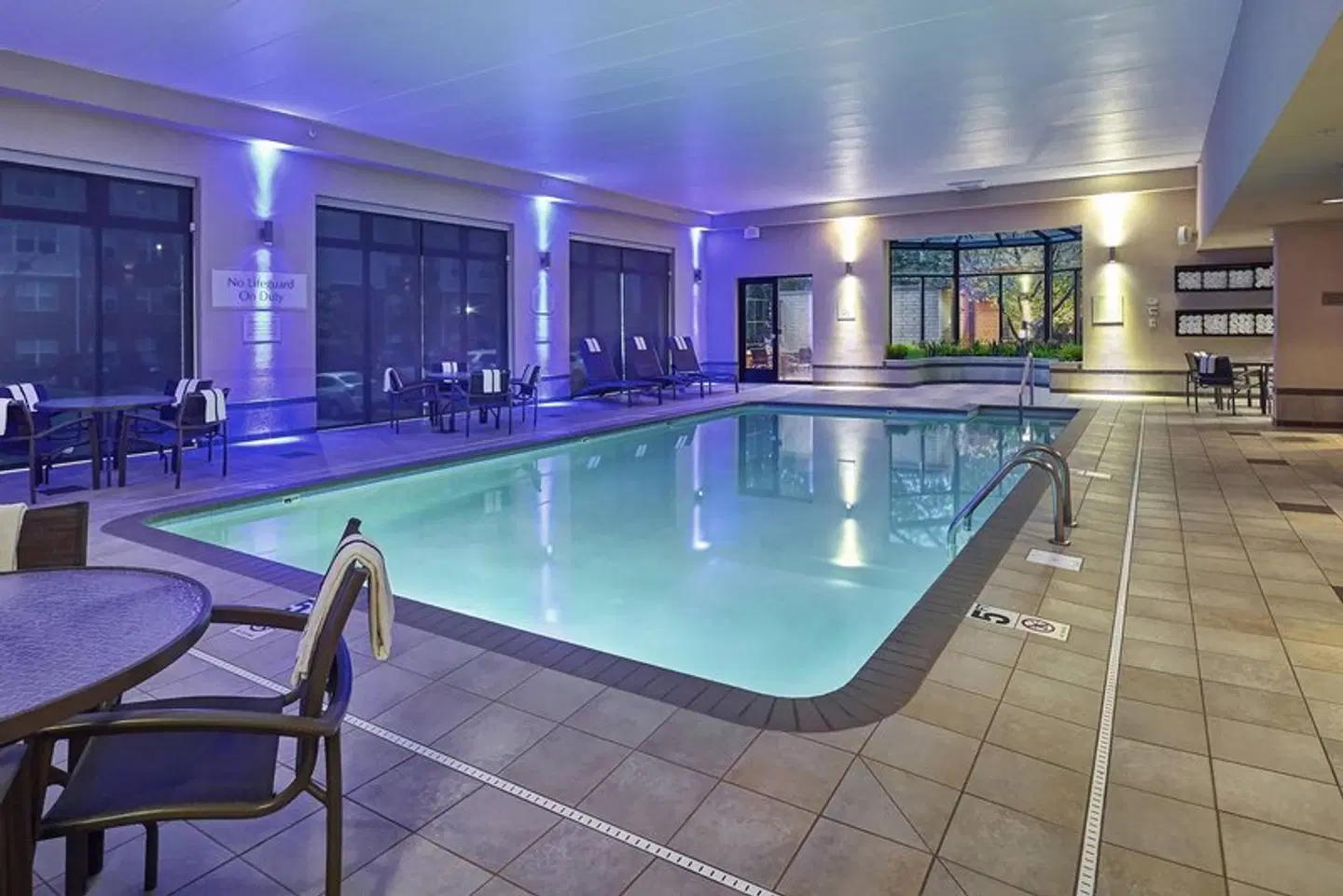 Courtyard by Marriott Bloomington by Mall of America Hallenbad