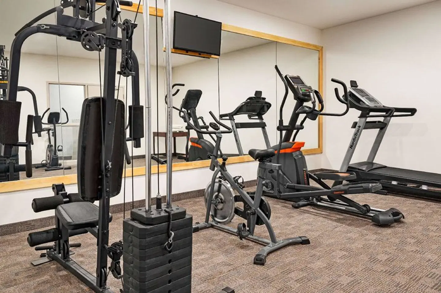 Howard Johnson by Wyndham Gravenhurst SPORTS_AND_LEISURE