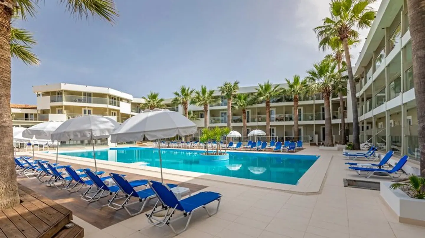 White Olive Premium Cameo OUTDOOR_POOL