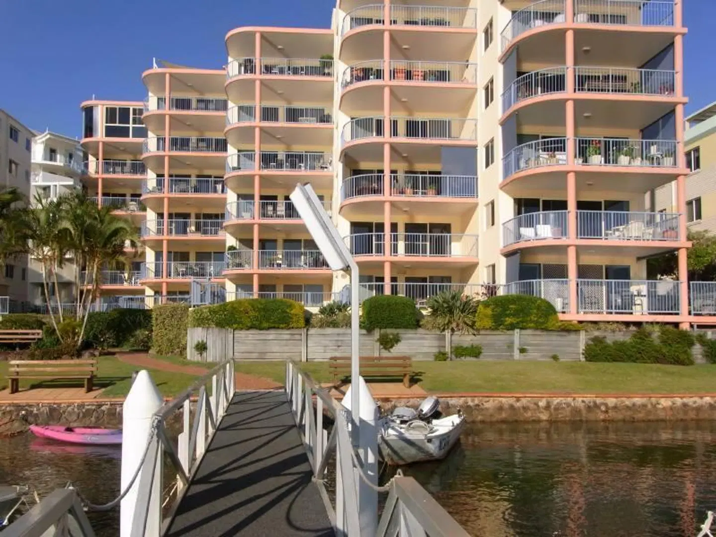 On The River Apartments Terrasse
