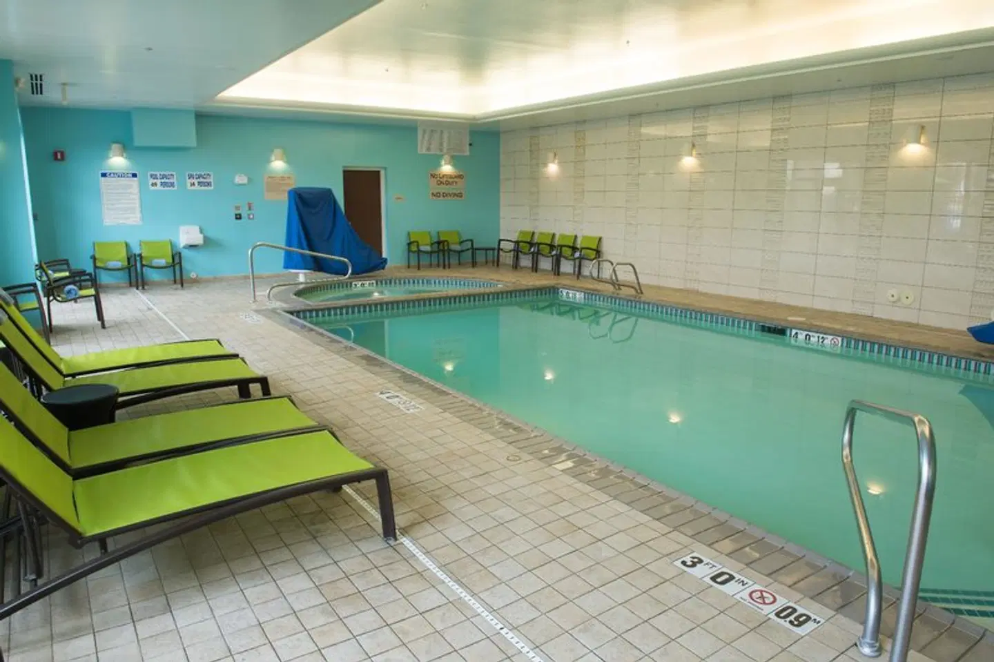 SpringHill Suites Logan Hallenbad