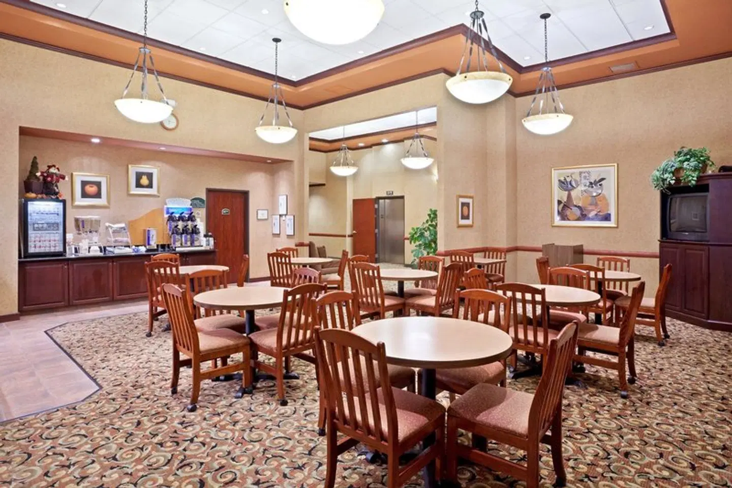 Holiday Inn Express & Suites Portland-Nw Downtown by IHG Bar