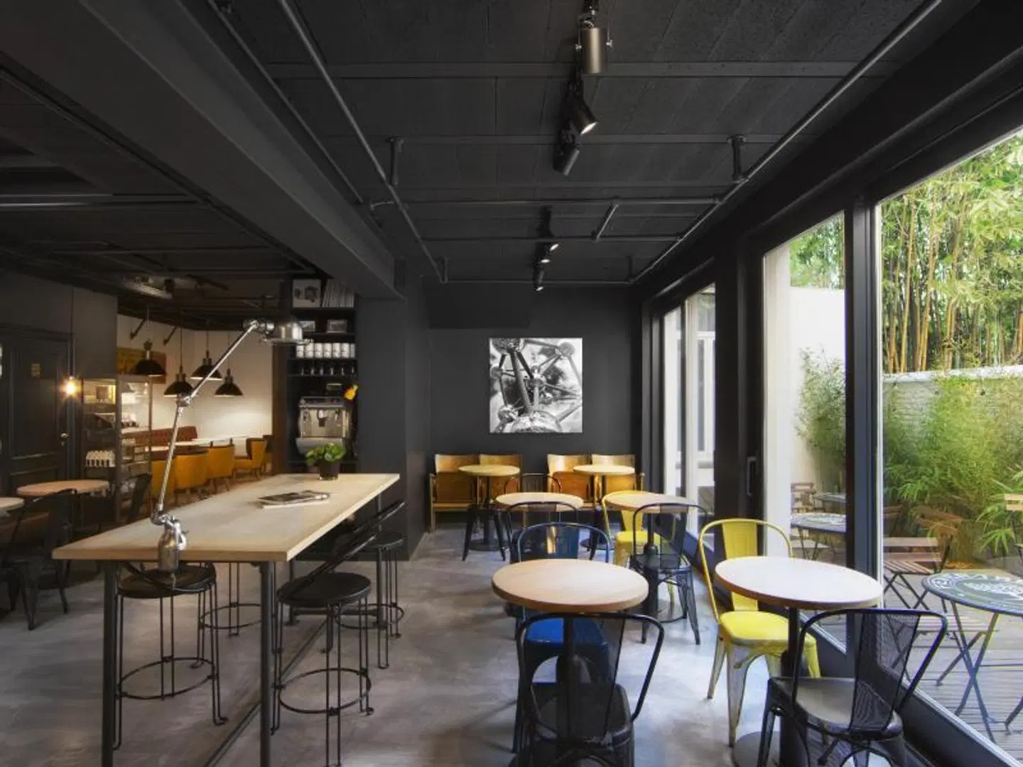 Zoom Hotel Bar