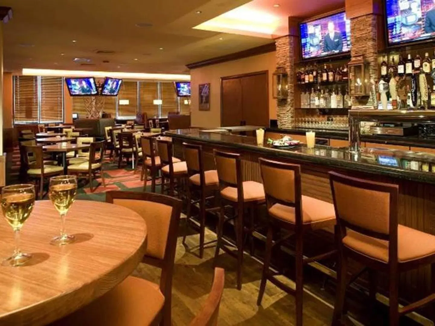 Holiday Inn & Suites Cincinnati Downtown Bar