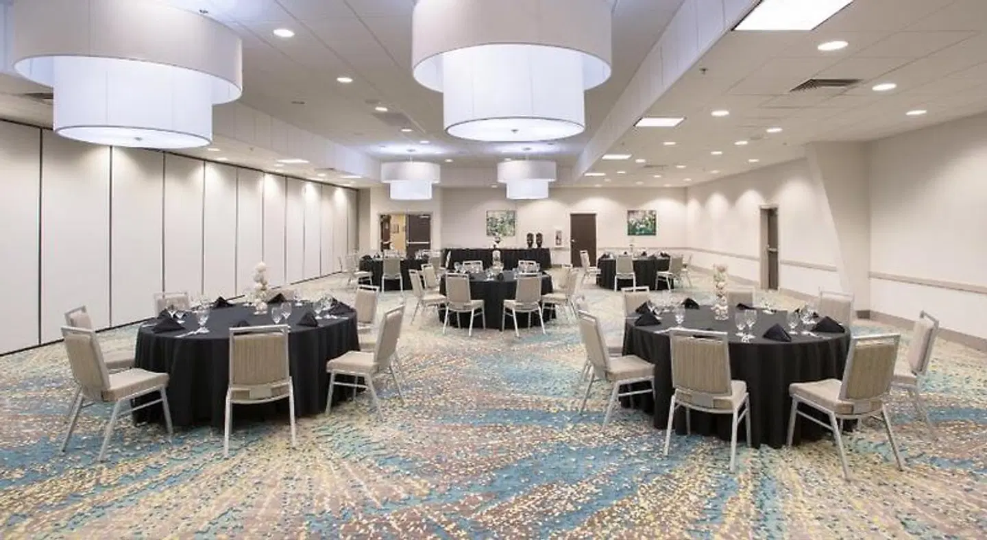 Holiday Inn Little Rock-Airport-Conf Ctr by IHG LOUNGE_LOBBY