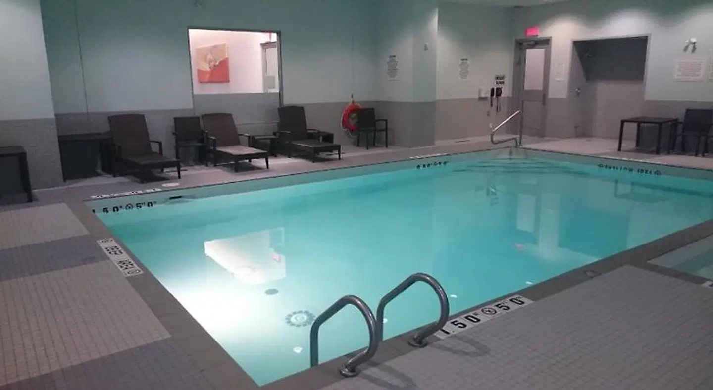 Novotel Toronto Vaughan Hotel Hallenbad