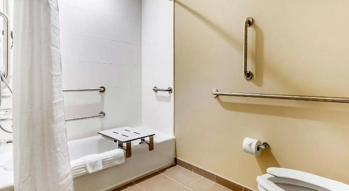 Comfort Inn & Suites Badezimmer
